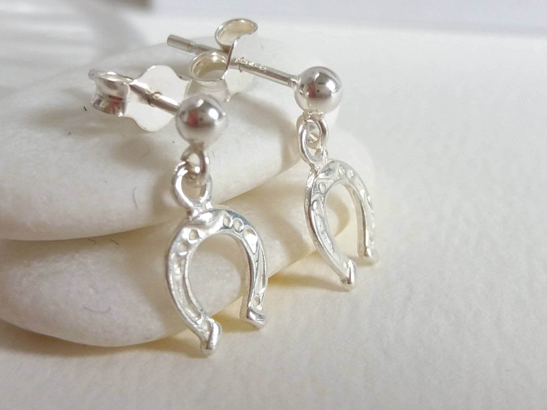 Silber Hufeisen-Ohrringe, Sterling Silber, Ohrringe, Ohrstecker, Pferdesport, Pferd, Geschenke, Pony, Glück, Hufeisen, Charme von OdysseyJewelsandArt