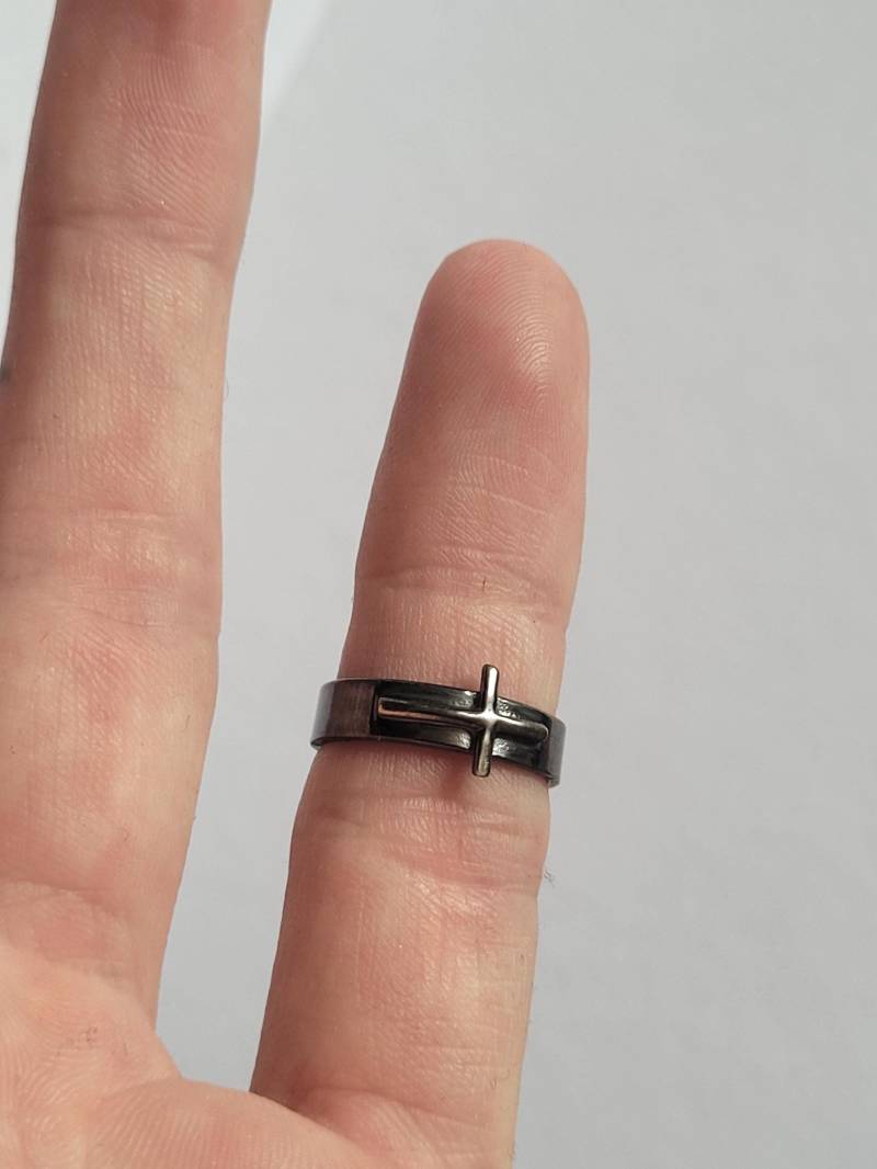 Geschwärzter Kreuz Ring Aus 925Er Silber von OfelinJewelry