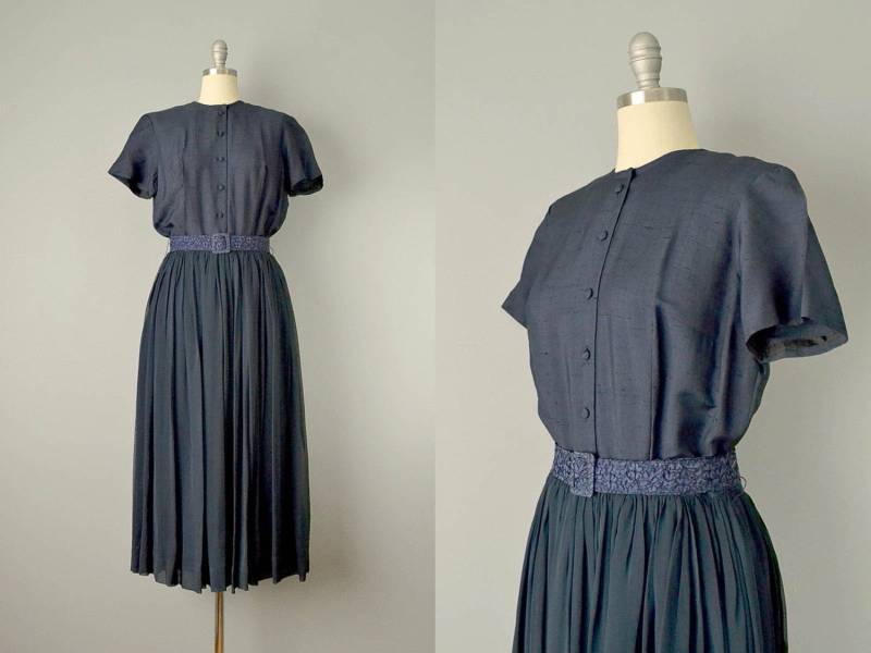 50Er Shantung Kleid/Marineblaues Seiden Chiffon Und Größe Medium Large von OffBroadwayVintage