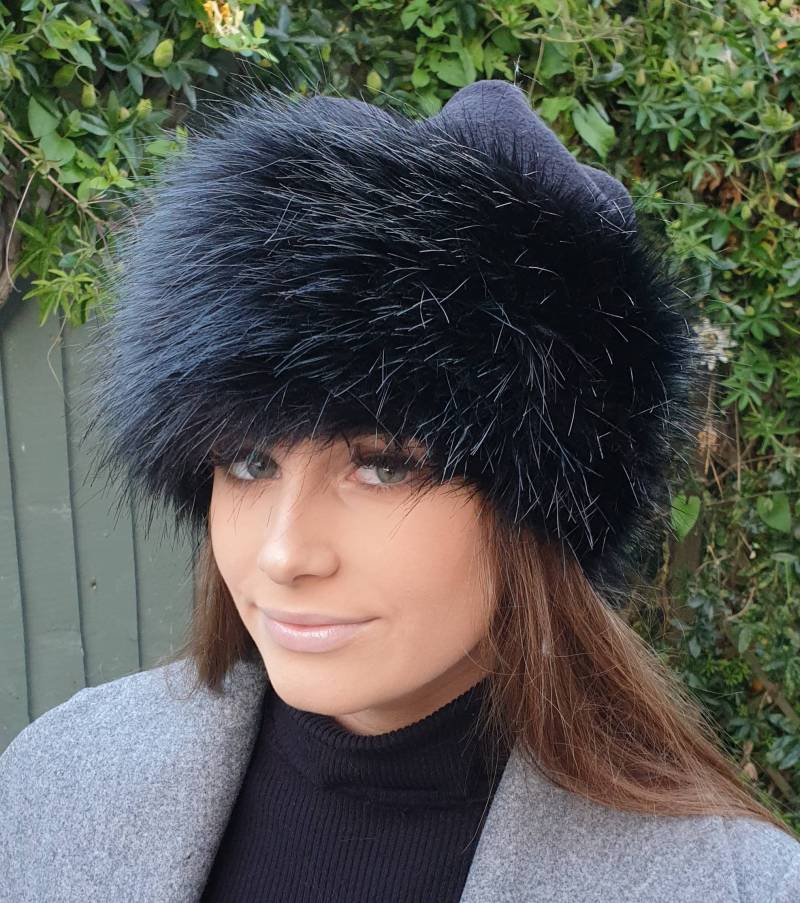 Beanie Mütze Aus Kunstpelz in Lang Schwarz Mit Vollfutter Polarfleece von OffMyHeadHats