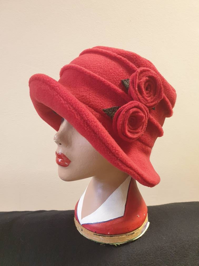 Blume Getrimmte Rote Fleece-Mütze-Polar-Fleece-Futter-Downton Abtei Hut-Damen Fleece-Mütze-Damen Fleece Winter Hut-1930's-Damen Wintermütze von OffMyHeadHats