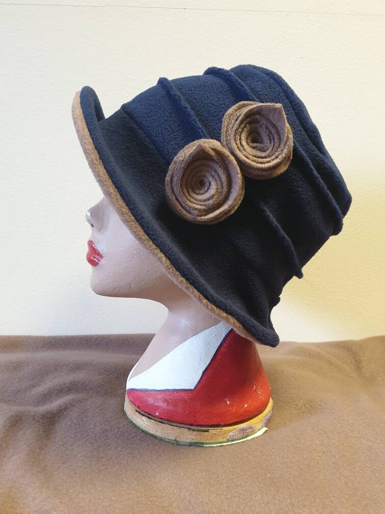Stilvolle 20Er Jahre Stil Navy Und Camel Cloche Komplett Fleece Gefüttert Downton Abtei Hut-Damen Winter Hut von OffMyHeadHats