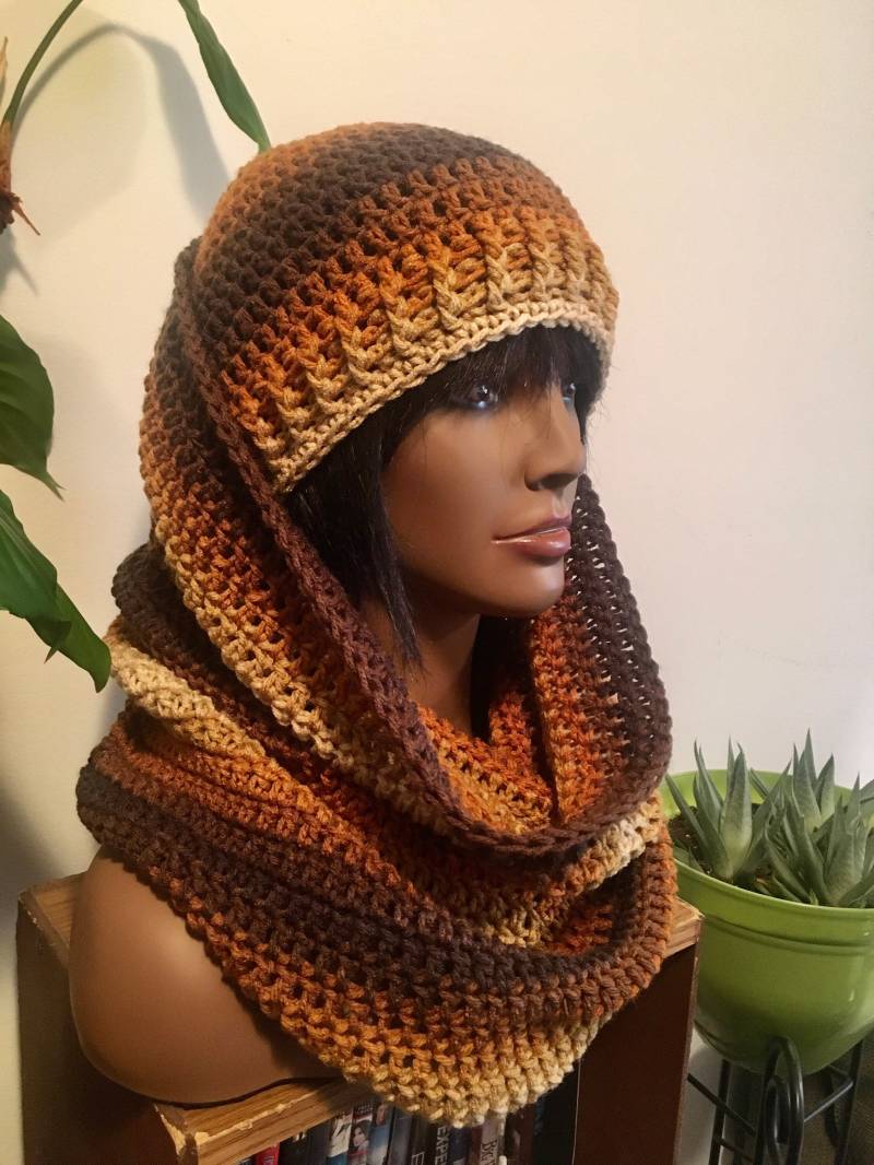 Gehäkelte Mütze Und Loop Im Set. Kragenwärmer. Wintermode. Zubehör. in Wunderschönen Ombré Chocolate Latte von OffThaHookCrochet