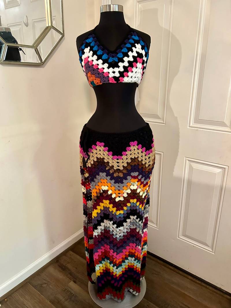 Wagen Anders Zu Sein Langer Häkelrock | Ooak Multi Farben, Sommerrock. Strand-Maxirock, Chevron-Design Mit Langer Seitenschlitzung von OffThaHookCrochet