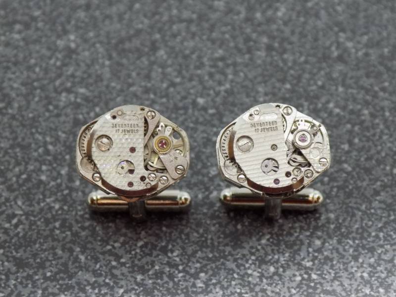 Handgefertigte Manschettenknöpfe Rücken Uhr Bewegung Mit Ideal Für Den Manschettenknopf-Liebhaber Zu Weihnachten von OffTheCuff2010