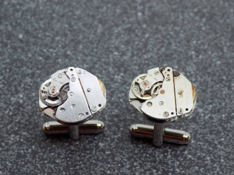 Manschettenknöpfe Aus Schweizer Uhrwerken | Upcycling - Ideales Geschenk Für Deinen Steampunk-Freund von OffTheCuff2010