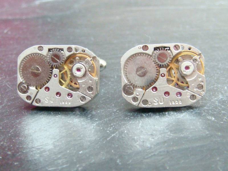 Manschettenknöpfe Mit Funky Vintage Uhr - Ein Auffälliges Accessoire Für Formelle Anlässe von OffTheCuff2010