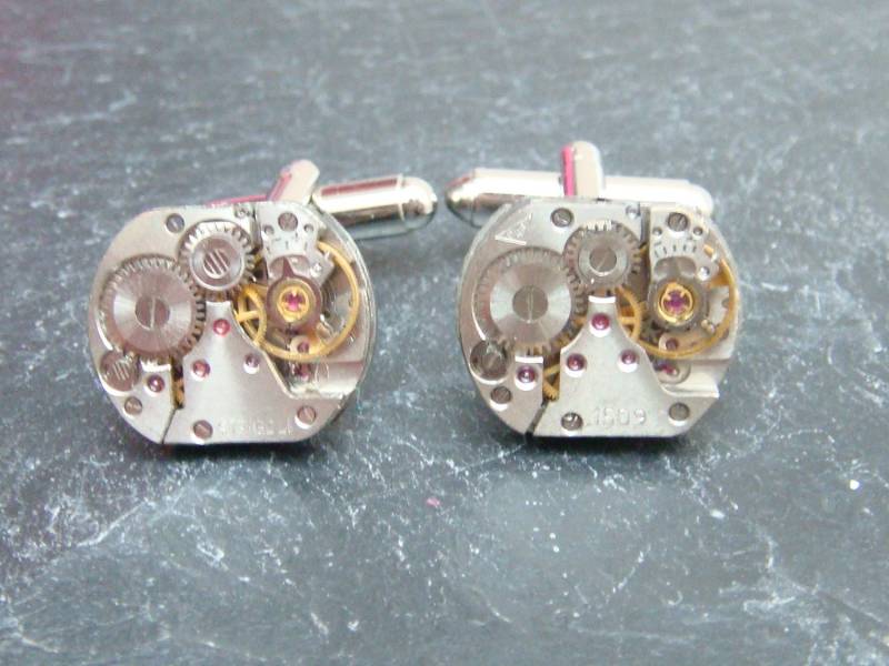 Manschettenknöpfe Mit Vintage Uhrwerk von OffTheCuff2010