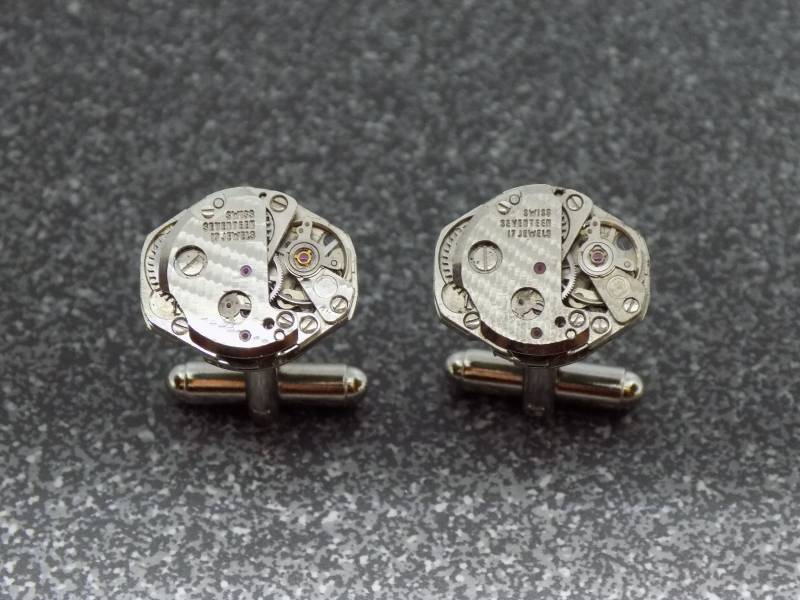 Oval Steampunk Uhrwerk Manschettenknöpfe Ideales Geschenk Zum Geburtstag, Hochzeit, Jubiläum Oder Weihnachten von OffTheCuff2010