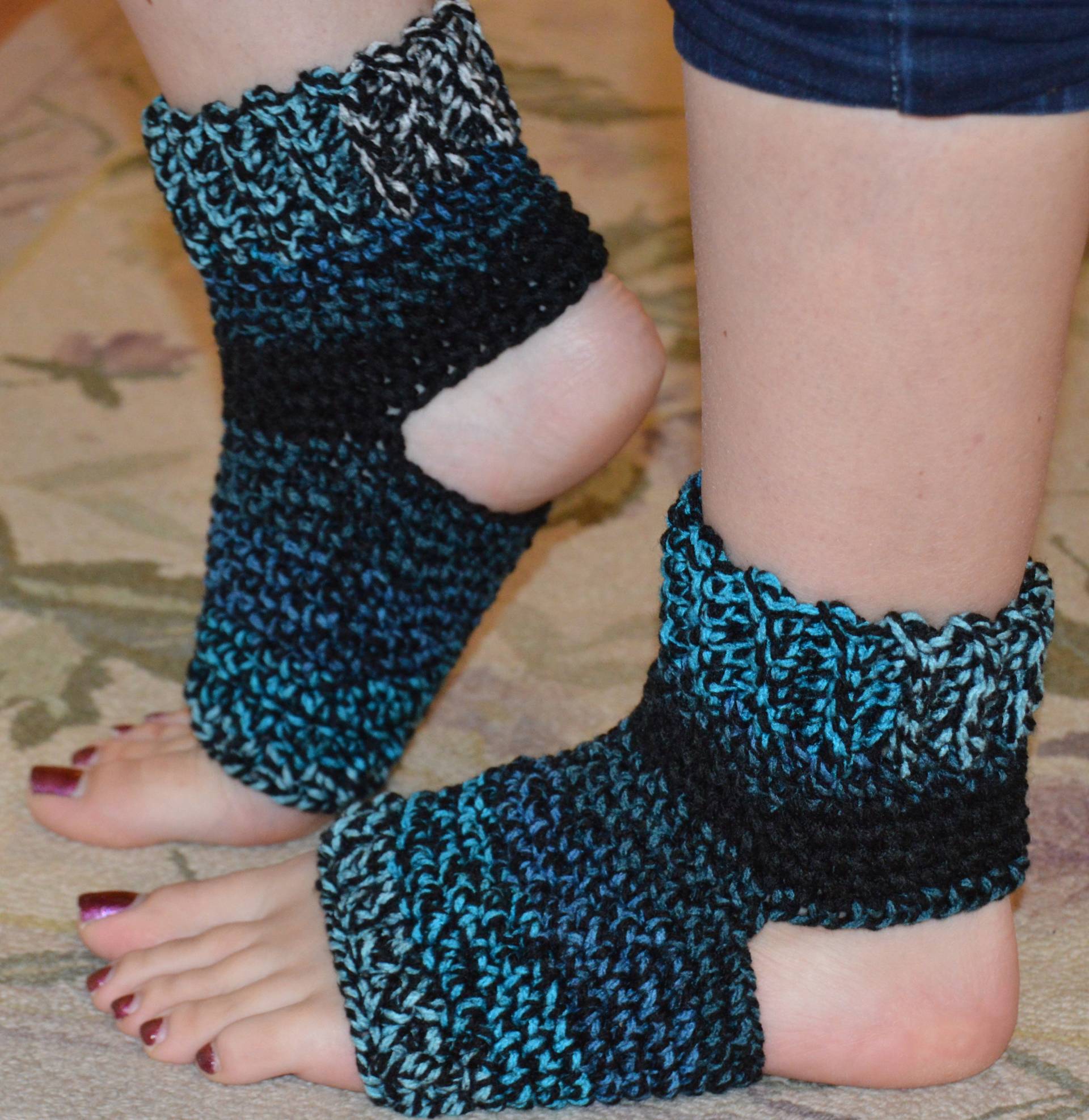 Aqua & Schwarz Gehäkelte Yoga/Pilates/Tanz/Pediküre/Flip Flop/Spa Socken | Dicke Mittlere Größe von OffTheHookbyJulie