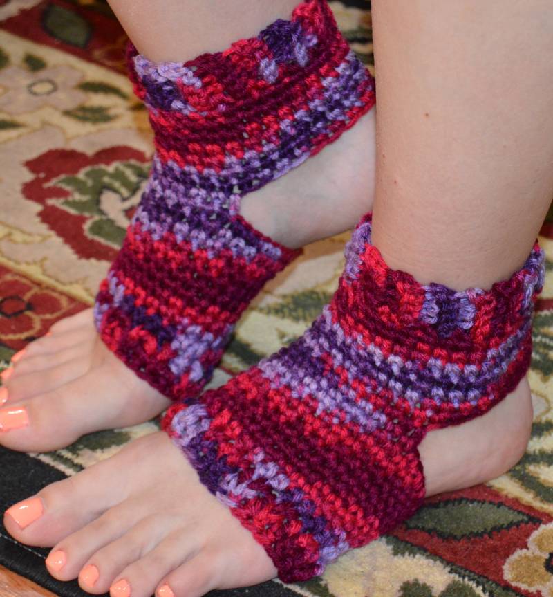 Rot Und Lila Gehäkelt Yoga/Pilates/Tanz/Pediküre/Flip Flop/Spa Socken | Dick-Durchschnittliche Größe Rot Und Lila Gehäkelt Yoga/Pilates/Tanz/Pediküre/Flip Flop/Spa Socken | Dick-Durchschnittliche Größe von OffTheHookbyJulie
