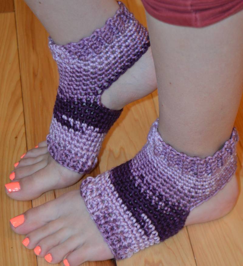 Schattierungen Von Lila Gehäkelte Yoga/Pilates/Tanz/Pediküre/Flip Flop/Spa Socken | Dick-Durchschnittliche Größe Schattierungen Von Lila Gehäkelte Yoga/Pilates/Tanz/Pediküre/Flip Flop/Spa Socken | Dick-Durchschnittliche Größe von OffTheHookbyJulie