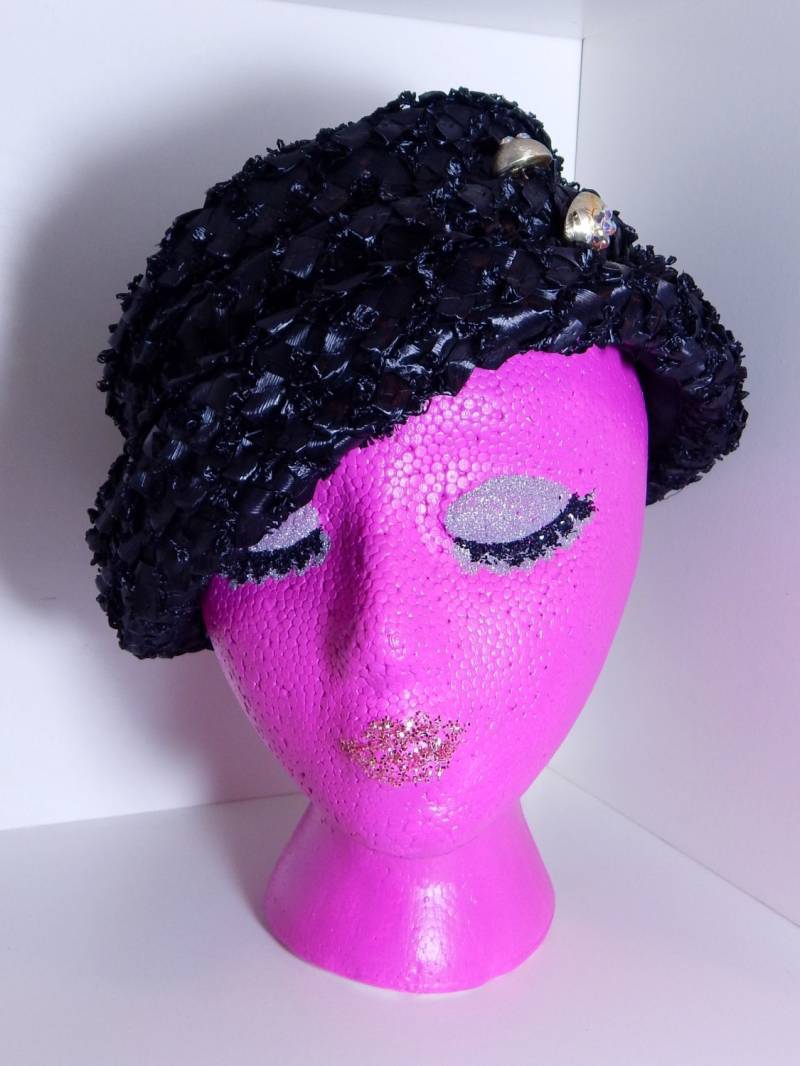 Vintage Betmar Schwarzer Bast Hut, Gold Strass Akzent von OffbeatAvenue