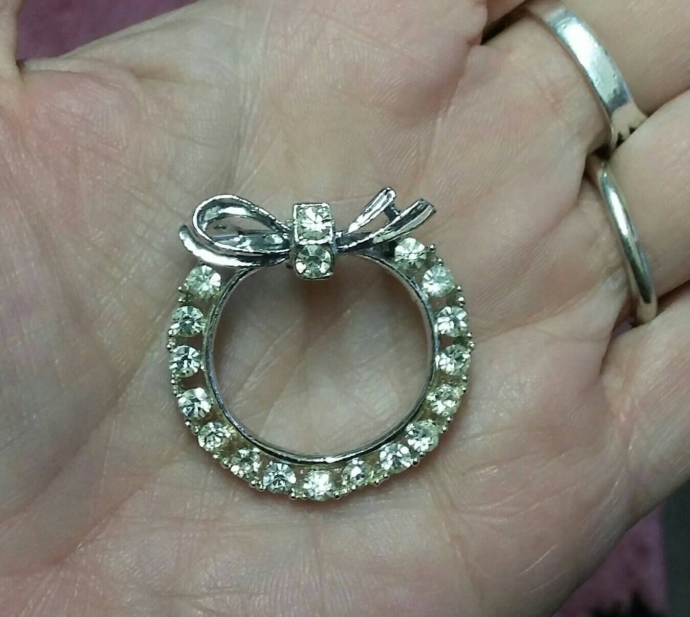 Vintage Strass Brosche, Schleife Eternity Kranz, 1950Er-60Er Jahre Mode von OffbeatAvenue