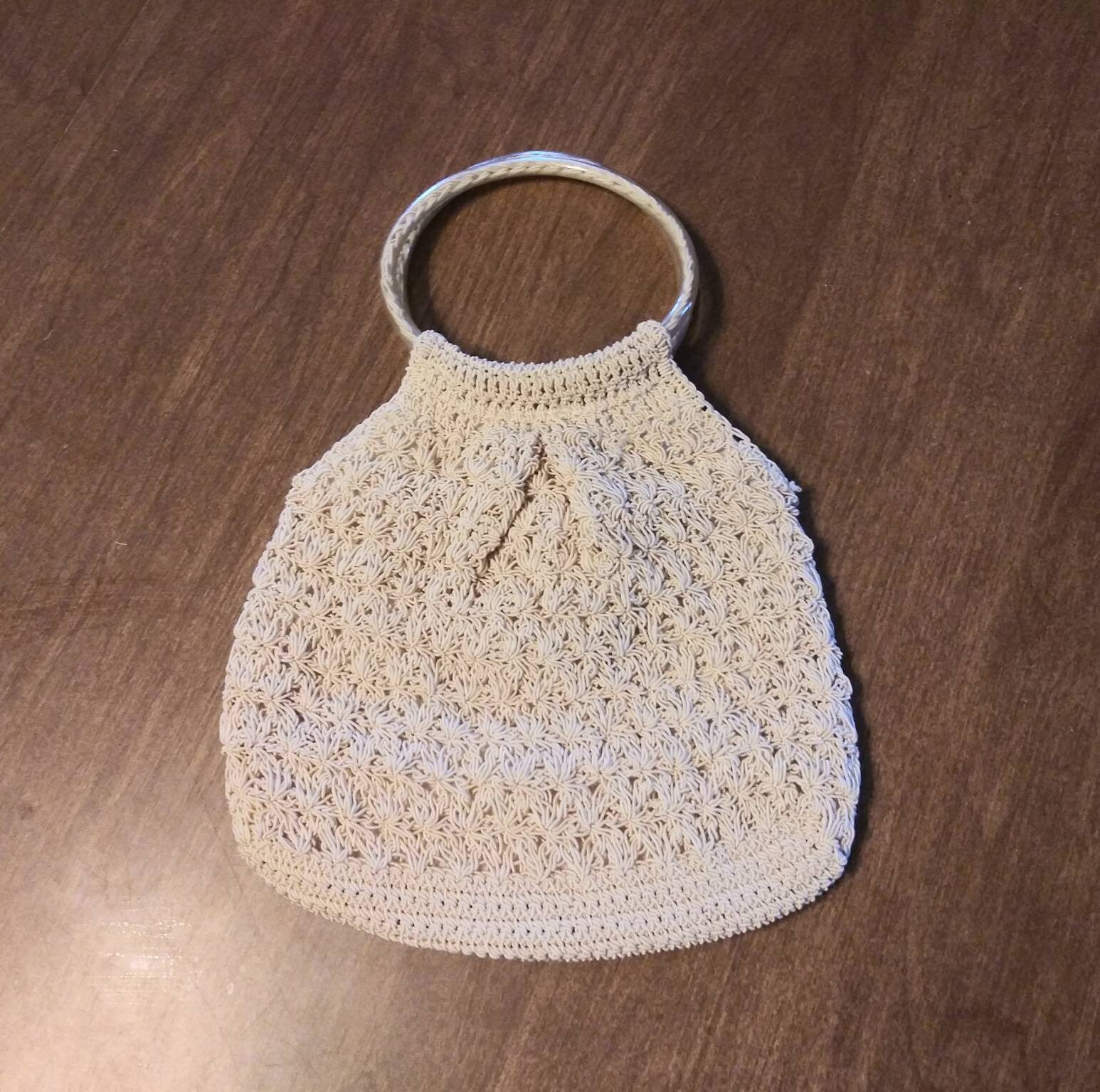 Vintage Geldbörse Makramee Strick Handtasche 90Er Jahre Does 70Er Beige Off White Gehäkelt Mit Kreisförmigen Röhrengriffen Boho Modetasche Vintage Geldbörse Makramee Strick Handtasche 90Er Jahre Does 70Er Beige Off White Gehäkelt Mit Kreisförmigen Röhrengriffen Boho Modetasche von OffbeatAvenue