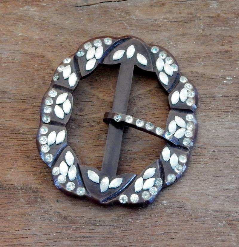 Art Deco Gürtelschnalle Aus Celluloid Mit Strassbesatz von OffbeatAvenue