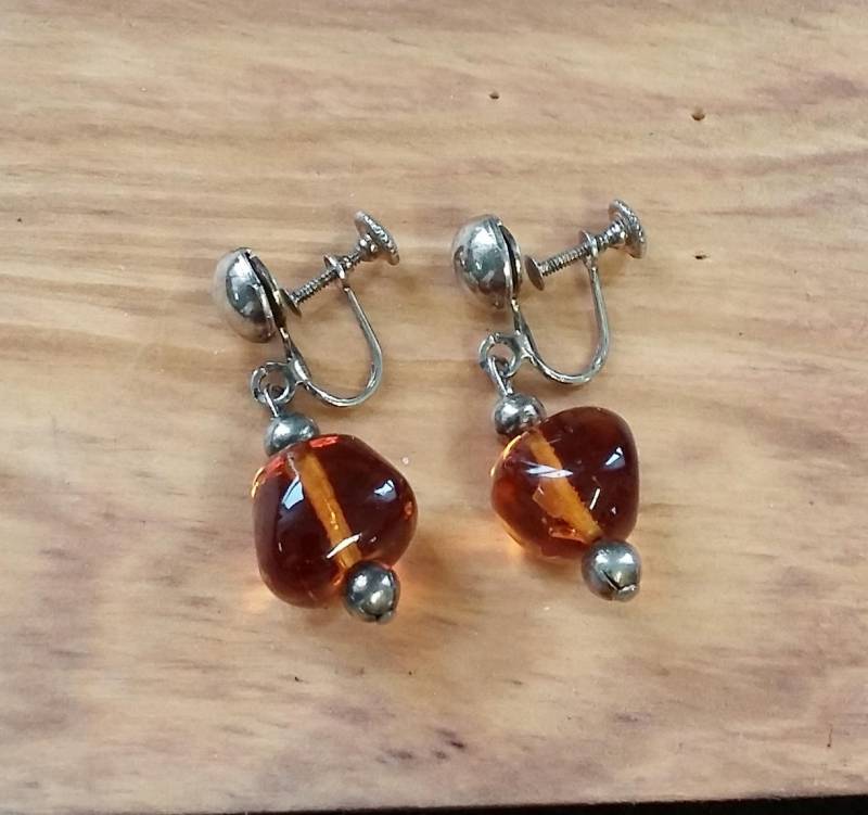 Vintage Bernstein Glas Tropfen Ohrringe, Silber Perle, 1960Er Jahre Schraubverschluss von OffbeatAvenue