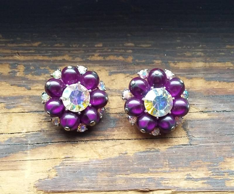 Vintage Trifari Lila Perlen Ohrringe, Ohrclips, Strass Starburst von OffbeatAvenue