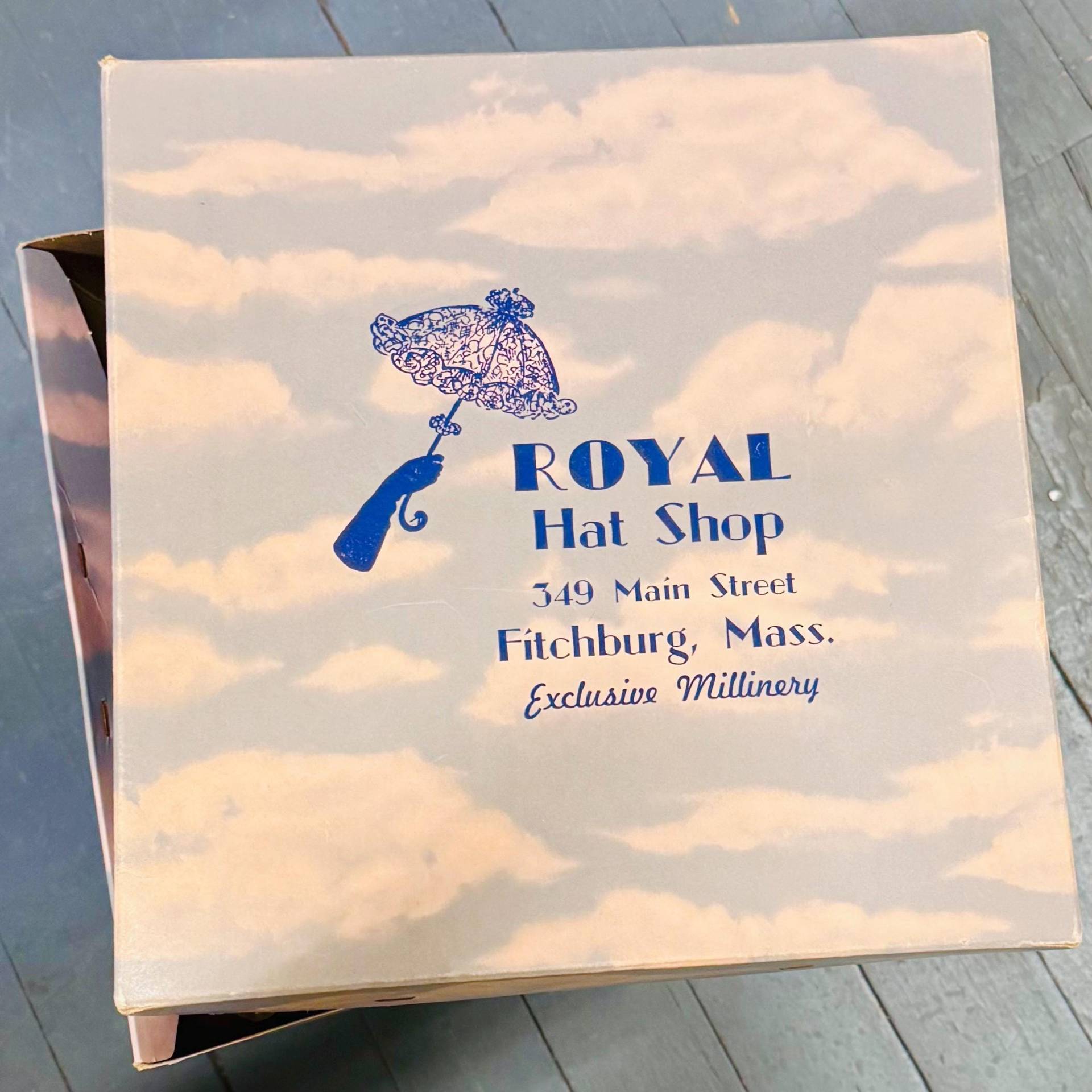 Vintage Royal Hat Shop Box, Fitchburg Ma, 1940Er Jahre Hutmacherei von OffbeatAvenue
