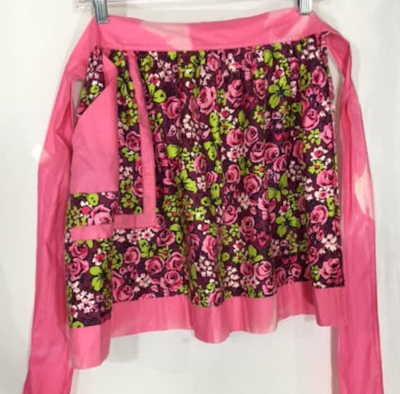 Vintage Schürze Mit Tasche Rosa Rosen & Limette Schmetterlinge Tie Dye Pastell Weiß Schleife Borte Mid Century Fashion Home Unterhaltsam Shabby Chic von OffbeatAvenue
