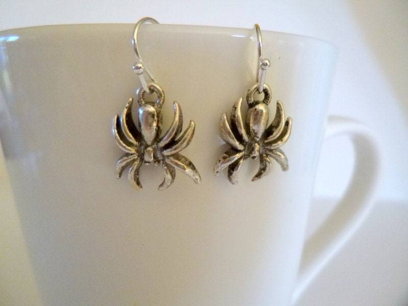 Spinnen Ohrringe Im Gothic Halloween Stil H14 von OffbeatJewelry2