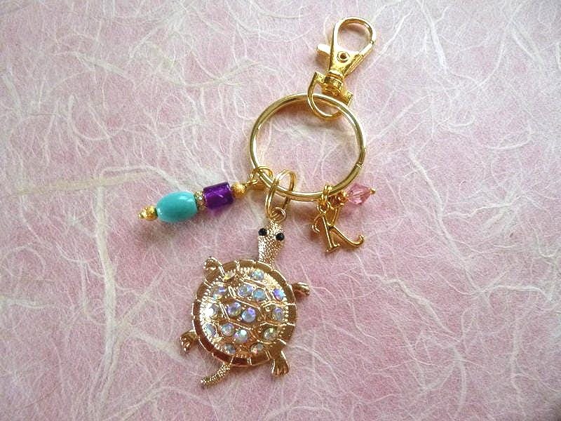 Goldene Rhinestone-Schildkröten-Schlüsselanhänger Legierungs-Geldbeutel-Charme, K39 von OffbeatJewelry2