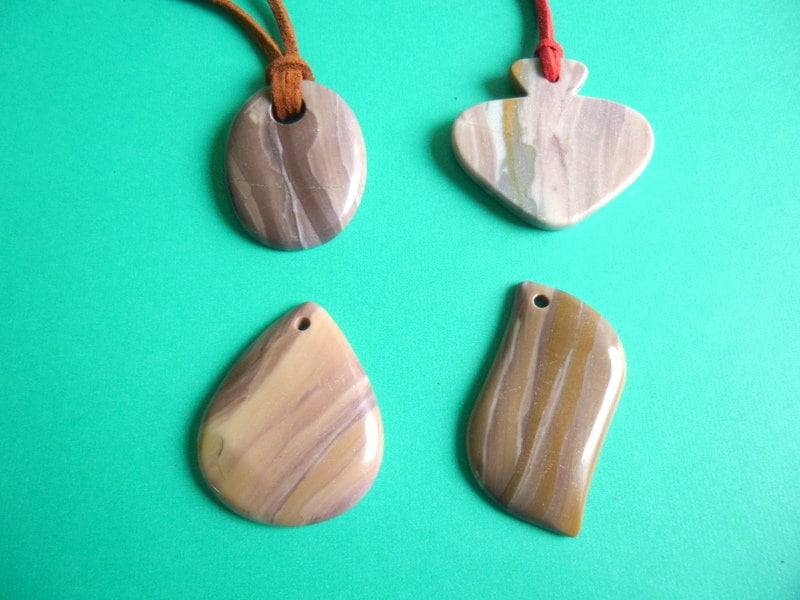 Regenbogen Marmor Edelsteinkette Handgeschliffener Stein Auf Lederband, N204 von OffbeatJewelry2