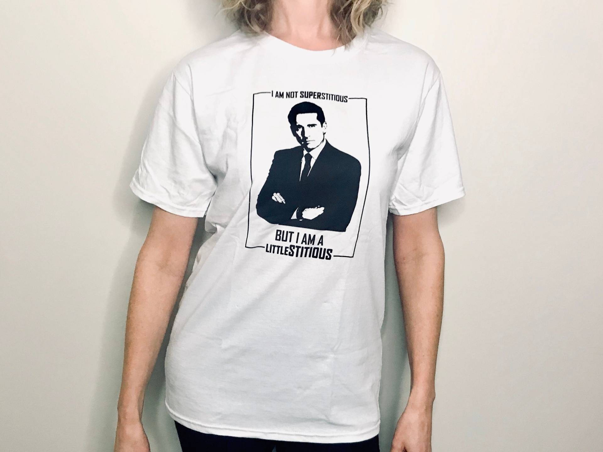 The Office T-Shirt - Micheal Scott Funny Shirt "I'm Not Superstitious" The Office T-Shirt - Micheal Scott Funny Shirt "I'm Not Superstitious" von OfficeLines