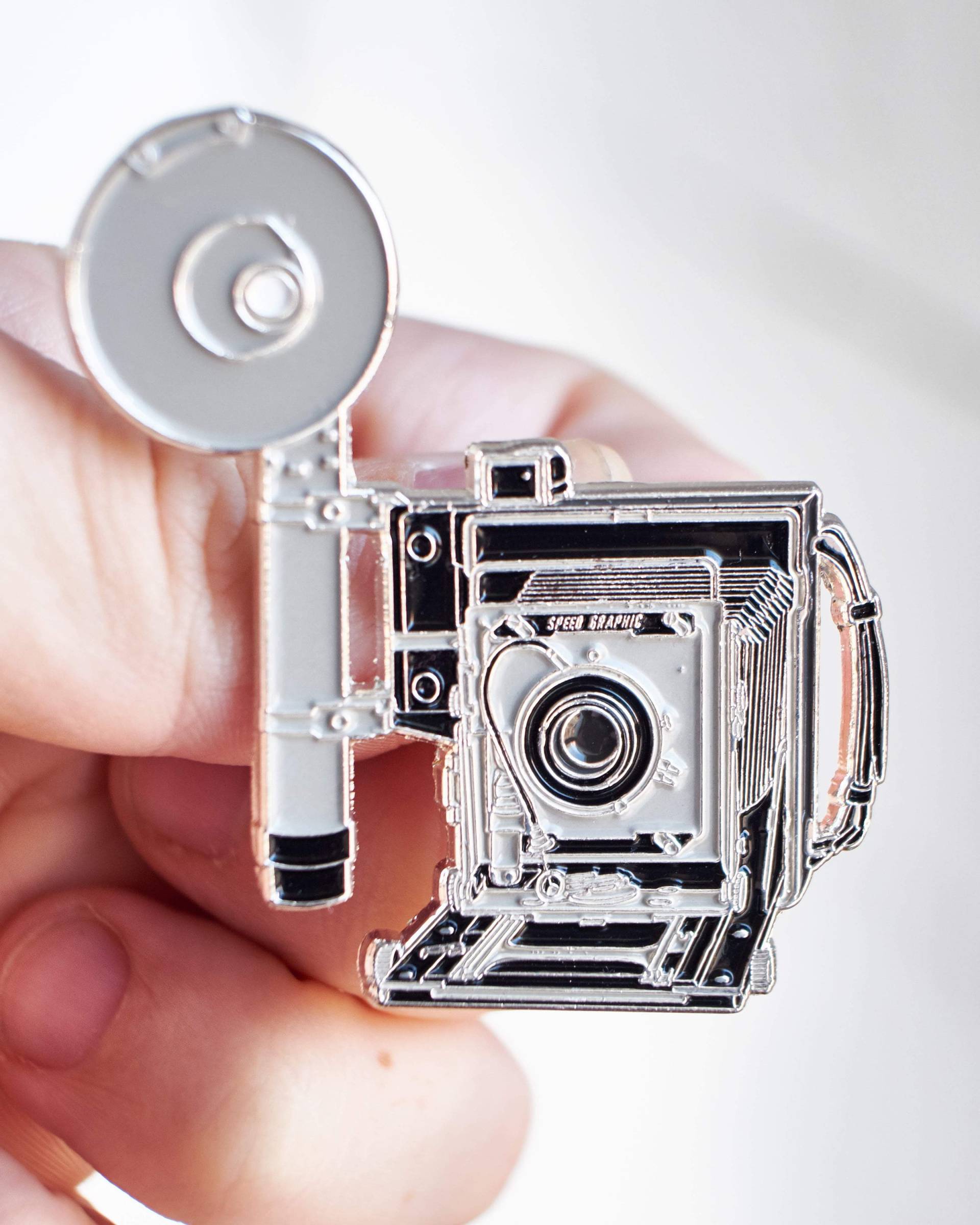 Krone Geschwindigkeit Grafik Großformat Film Kamera Emaille Pin Krone Geschwindigkeit Grafik Großformat Film Kamera Emaille Pin von OfficialExclusive