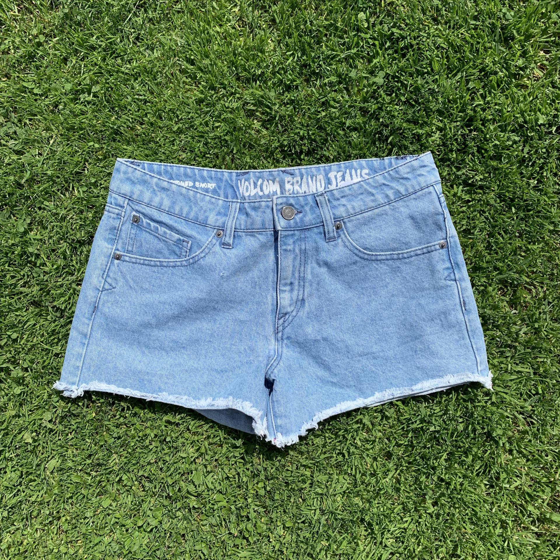 Y2K Kurze Jeans Shorts Volcom/Denim Hellblau S/M Gr. 28 Baumwolle Y2K Kurze Jeans Shorts Volcom/Denim Hellblau S/M Gr. 28 Baumwolle von OftimespastvintageAT