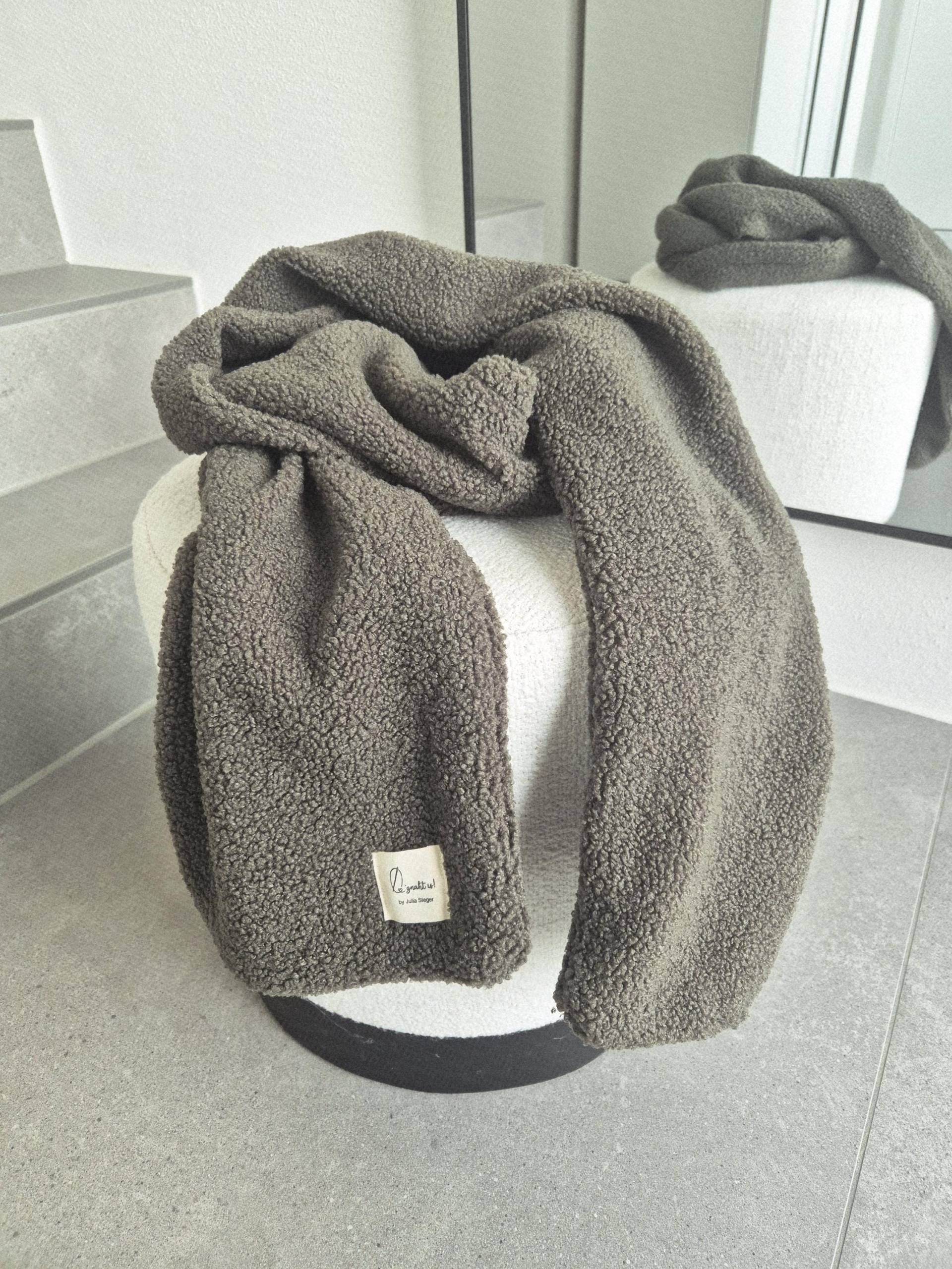 Schal Teddy Oliv von Ognahtis