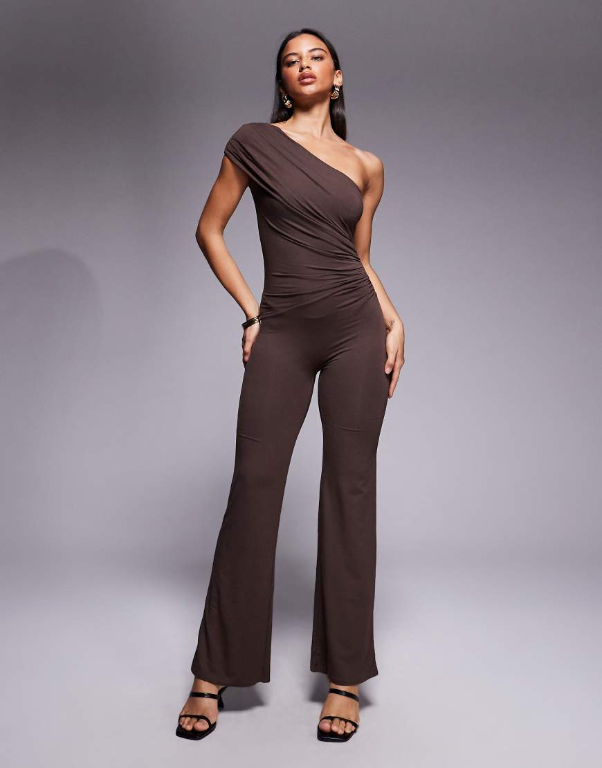 Oh Polly - Jumpsuit in Braun mit asymmetrischer Schulterpartie-Brown Oh Polly - Jumpsuit in Braun mit asymmetrischer Schulterpartie-Brown von Oh Polly