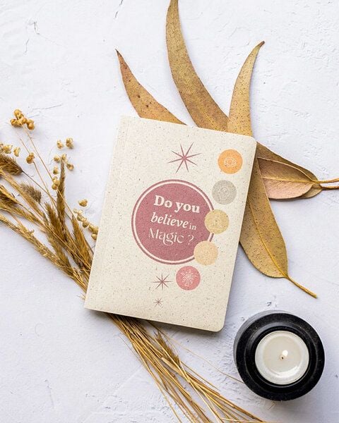 Oh Shanti Graspapier Notizbuch "Do you believe in magic?" Oh Shanti Graspapier Notizbuch "Do you believe in magic?" von Oh Shanti