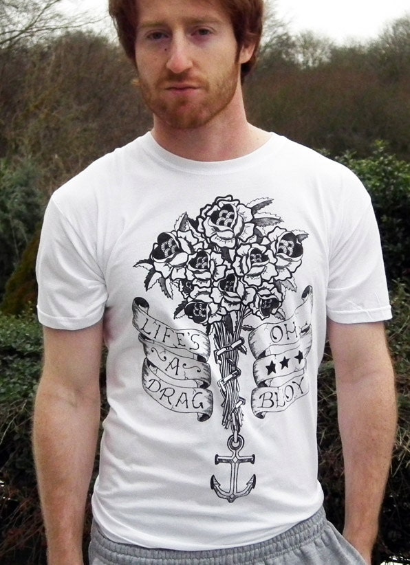 Vintage Tattoo T-Shirt - Das Leben Ist Ein Drag Vintage Tattoo T-Shirt - Das Leben Ist Ein Drag von OhBuoyTees