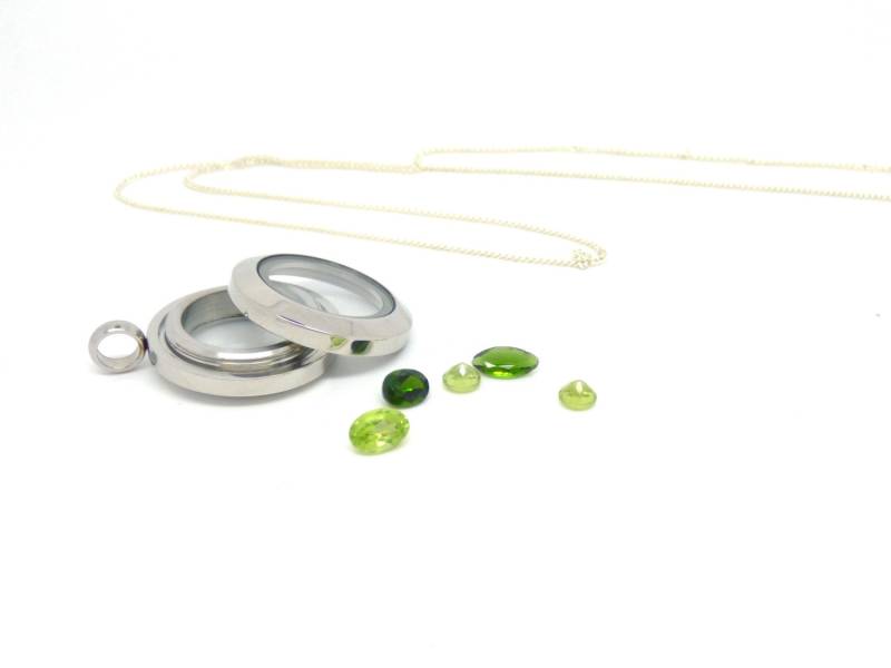 Peridot Kette ~ Schwebende Edelsteine Halskette Glasmedaillon Geburtsstein Silberkette Geburtstag Geschenkidee Grüne von OhJewelery