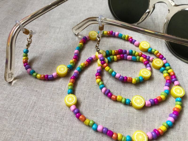 Trendige Sonnenbrillenkette in Regenbogenfarben Mit Zitroneperlen von OhLaLaDesignAndDecor