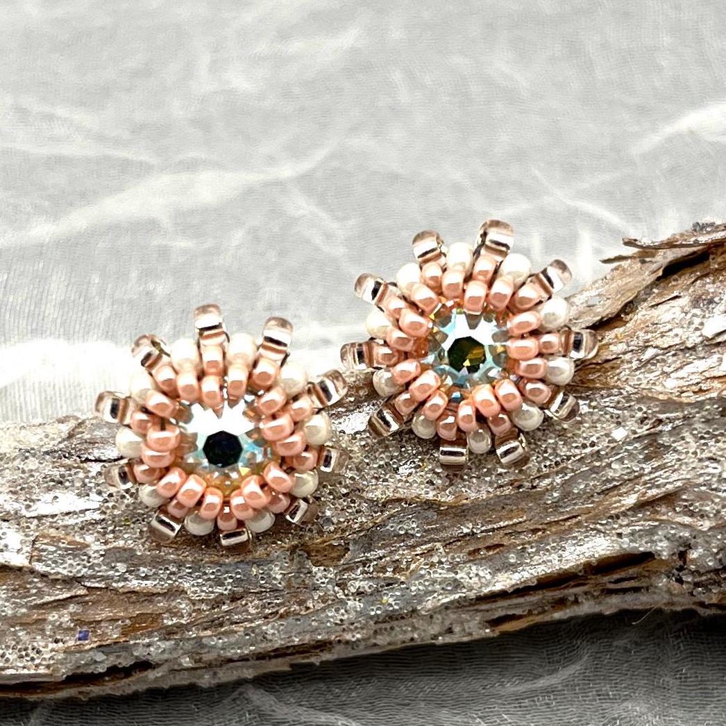 Glitzernde Mini Ohrstecker in Pastellfarben - Elegant Und Alltagstauglich Glitzernde Mini Ohrstecker in Pastellfarben - Elegant Und Alltagstauglich von OhMaJu
