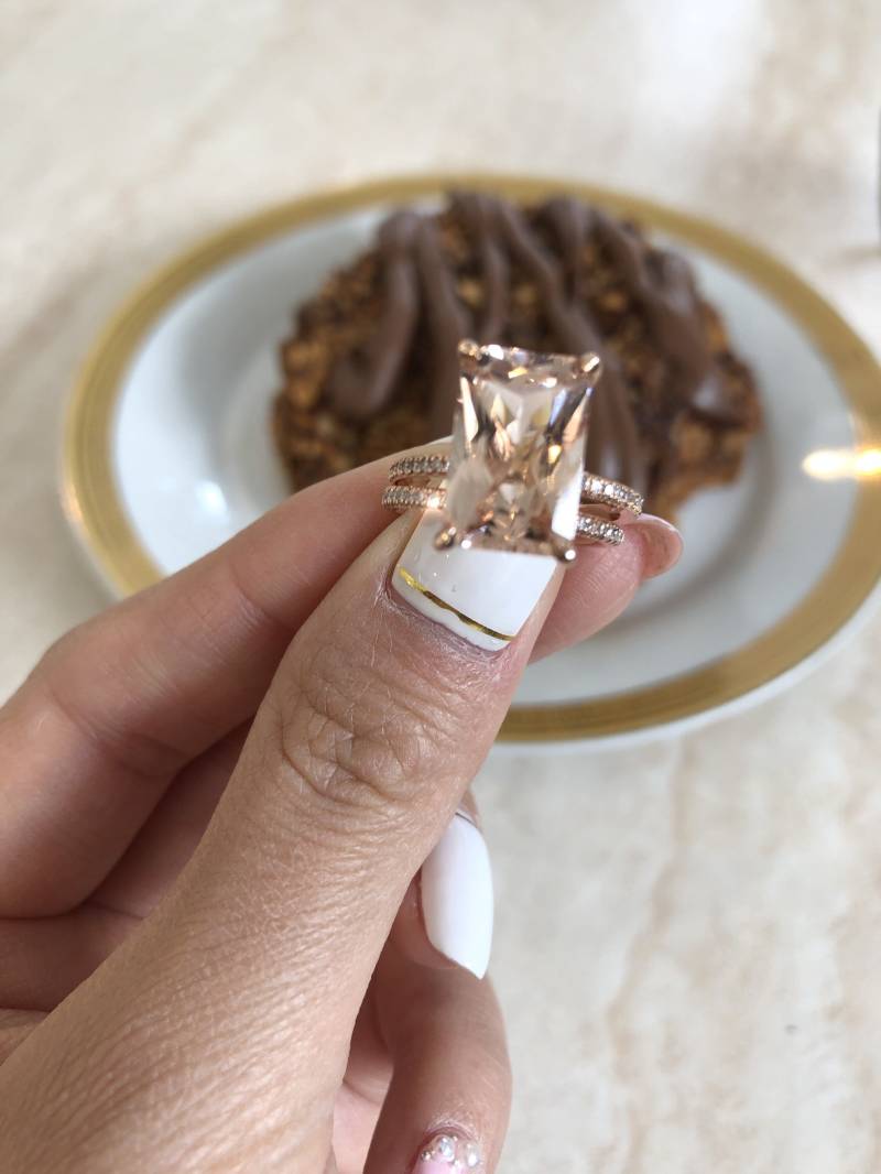 5 Ct. Länglicher Morganitring Mit Diamond Under Halo/Hidden von OhMyChristine