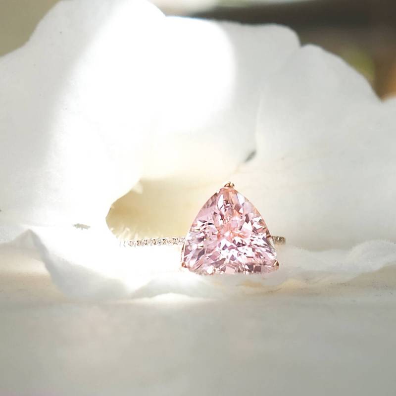 Pfirsich-Pink Trillion Morganit Ring 1-3 Ct von OhMyChristine