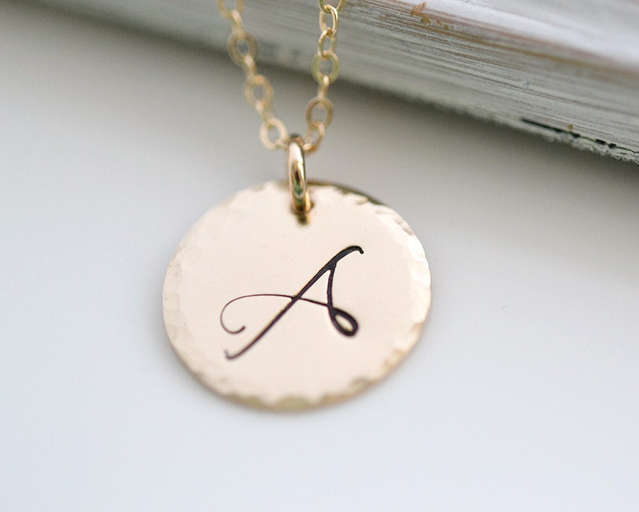 Personalisierte Halskette, Eine Initiale, Gehämmert, Gold Initial Brautjungfer Geschenk, Benutzerdefinierte Buchstabe Große Schrift, Geschenk Für Sie Personalisierte Halskette, Eine Initiale, Gehämmert, Gold Initial Brautjungfer Geschenk, Benutzerdefinierte Buchstabe Große Schrift, Geschenk Für Sie von OhSella