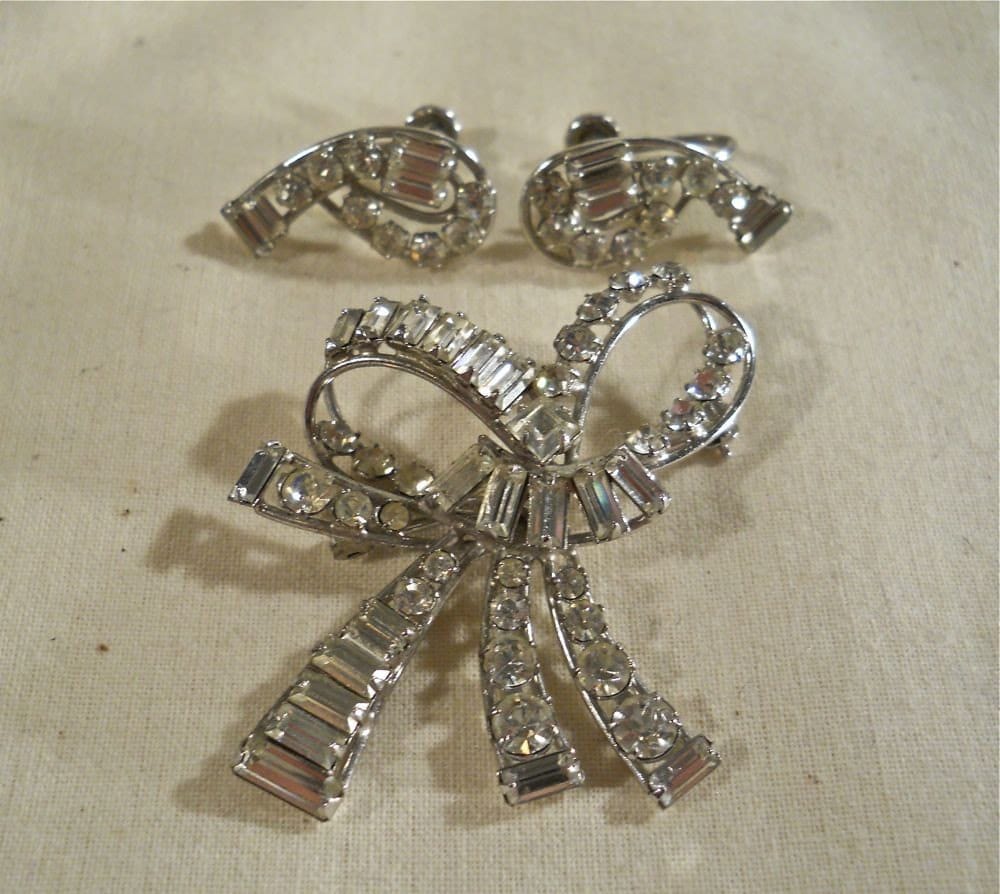 Carl-Art Sterling Strass Brosche Und Schraube Zurück Ohrringe von OhVera
