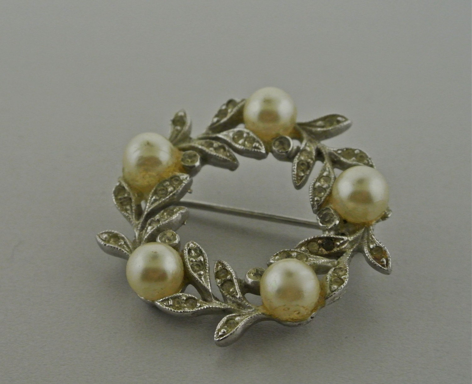 Faux Perlen Und Strass Kreis Brosche von OhVera