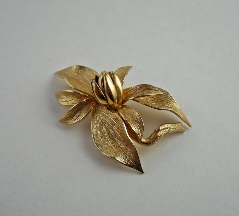 Große Blumen Gold Tone-Brosche von OhVera