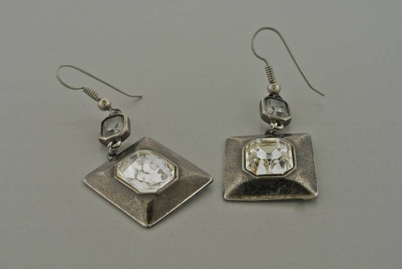Klar, Stein Und Silber-Ton-Tropfen-Ohrringe Klar, Stein Und Silber-Ton-Tropfen-Ohrringe von OhVera