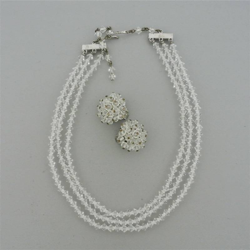 Laguna Crystal Dreistrang Halskette Und Ohrclips Set Laguna Crystal Dreistrang Halskette Und Ohrclips Set von OhVera