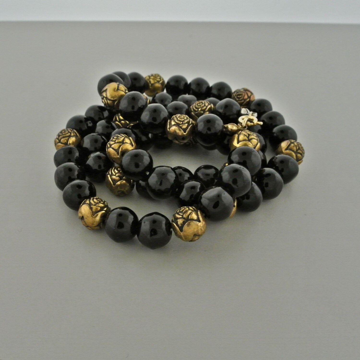 Schwarze Glas Rosegoldfarbene Perlenkette 55 cm von OhVera