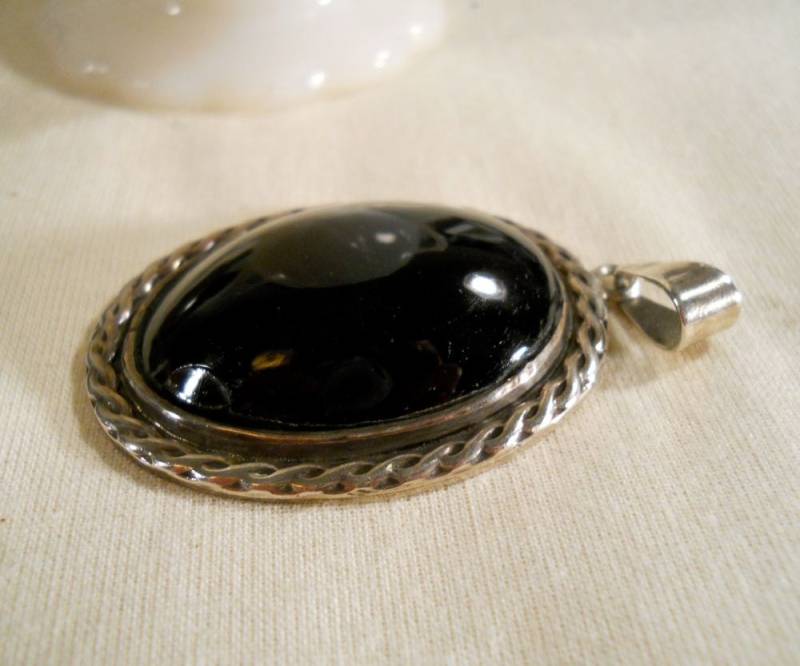 Taxco Mexiko Sterling Silber Onyx Oval Anhänger Taxco Mexiko Sterling Silber Onyx Oval Anhänger von OhVera