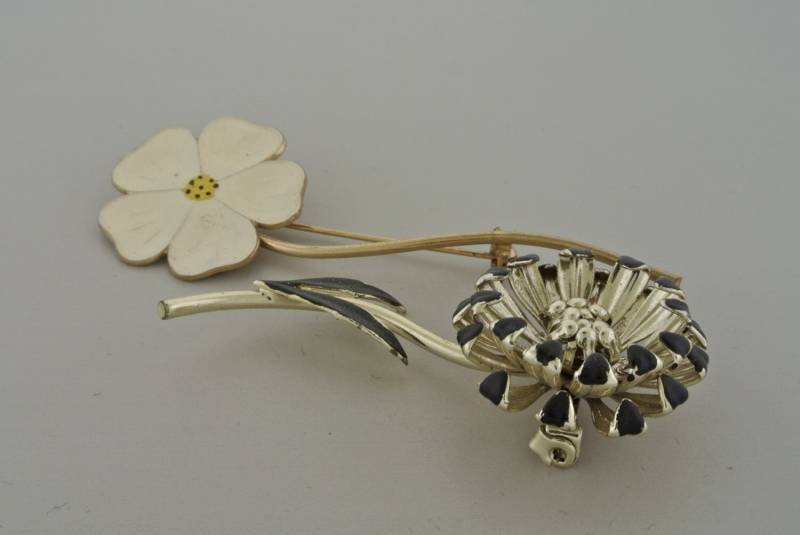 Zwei Blumen-Broschen Wildrose Und Chrysantheme Goldton von OhVera