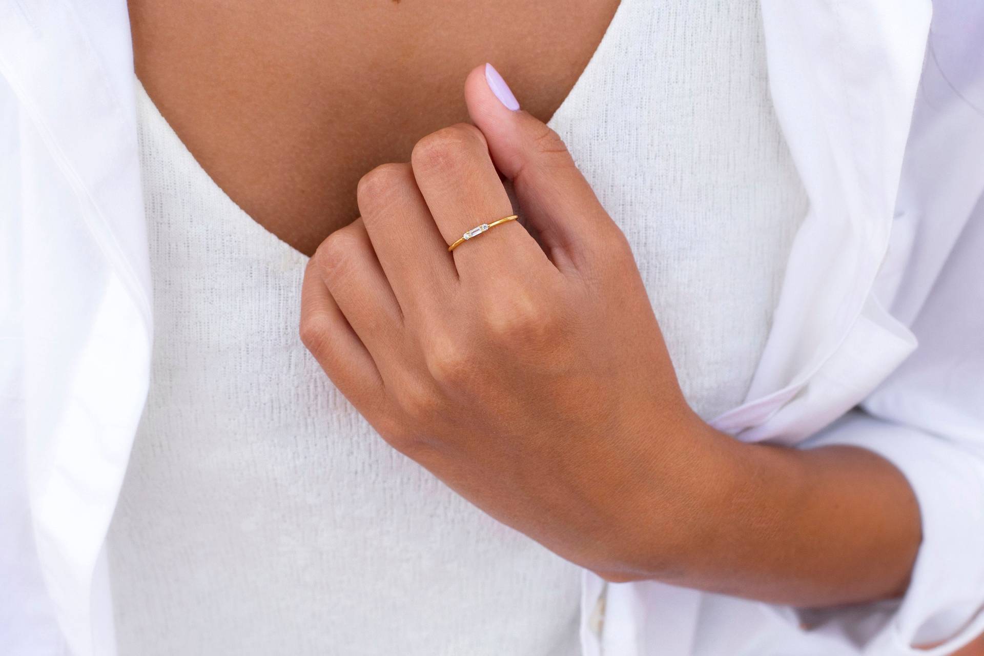 Feiner Ring Mit Kleinem Baguette Und Runden Zirkonen von OhanaJewelsShop