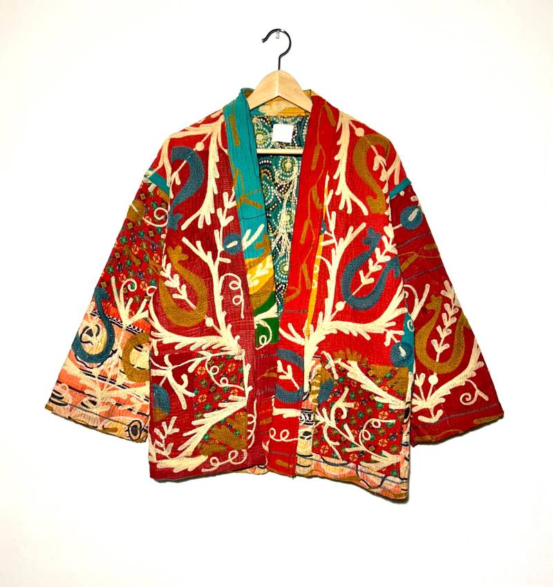Quilted Jacket With Hand Embroidery On Vintage Kantha/Kimono Old Overcoat - One Of A Kind Jacket von OhisamaStore
